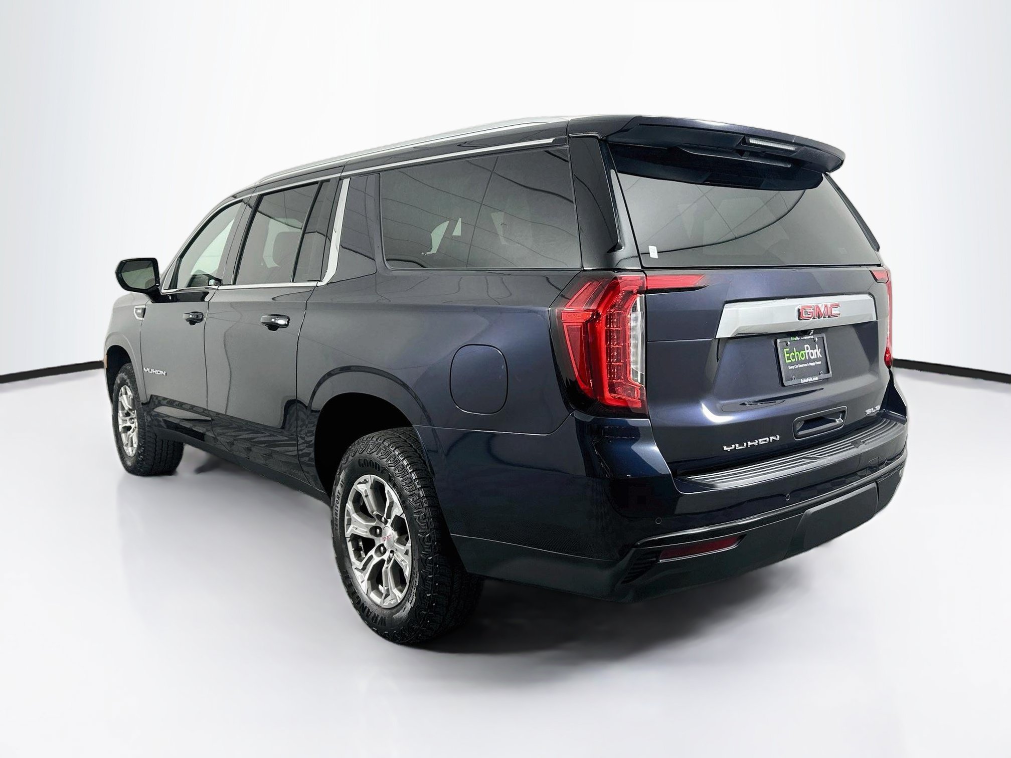 Used 2022 GMC Yukon XL SLE AWD/4WD image 5