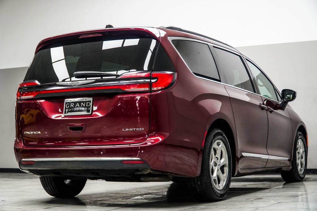 Used 2023 Chrysler Pacifica Limited FWD image 12