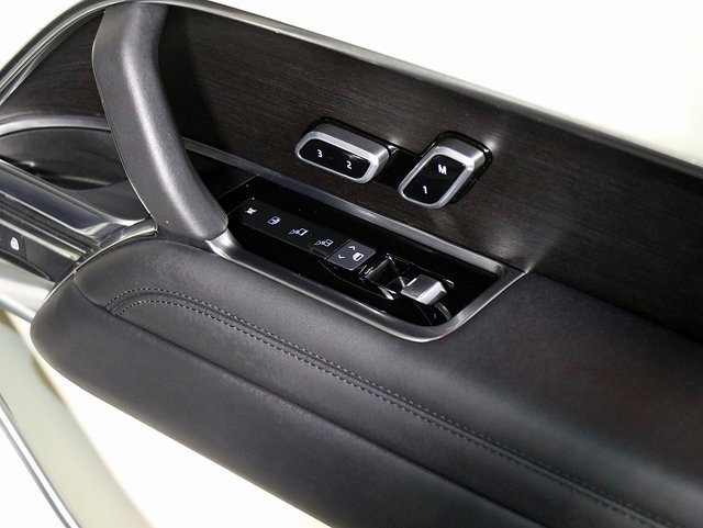 Used 2022 Land Rover Range Rover Long Wheelbase SE image 37