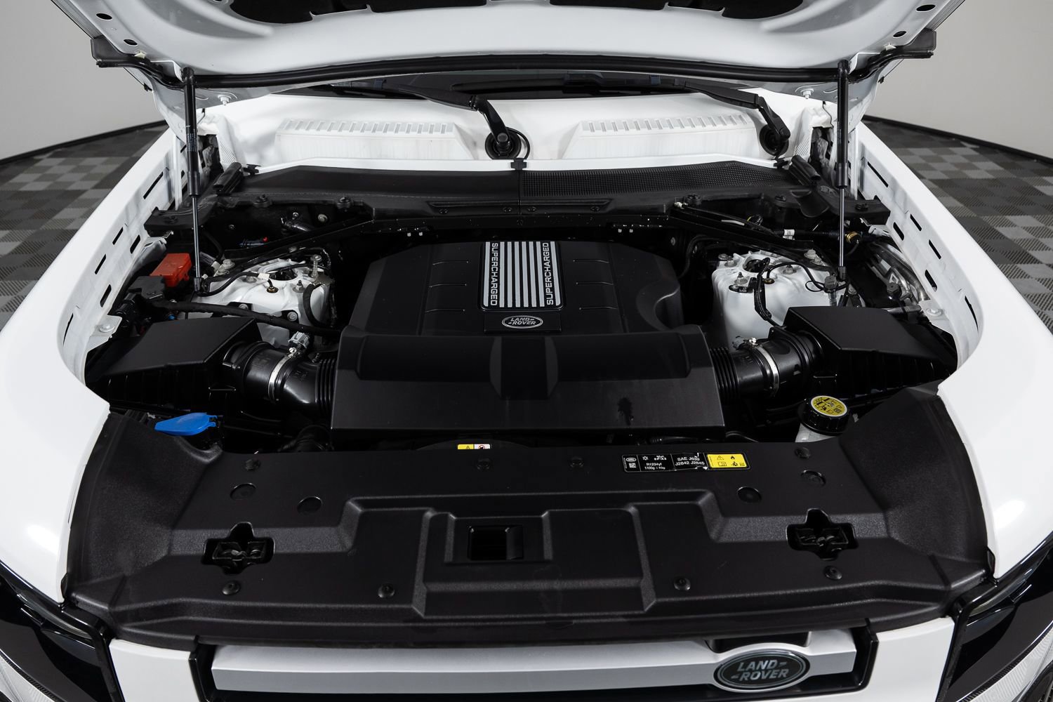 Used 2024 Land Rover Defender 110 SE image 41