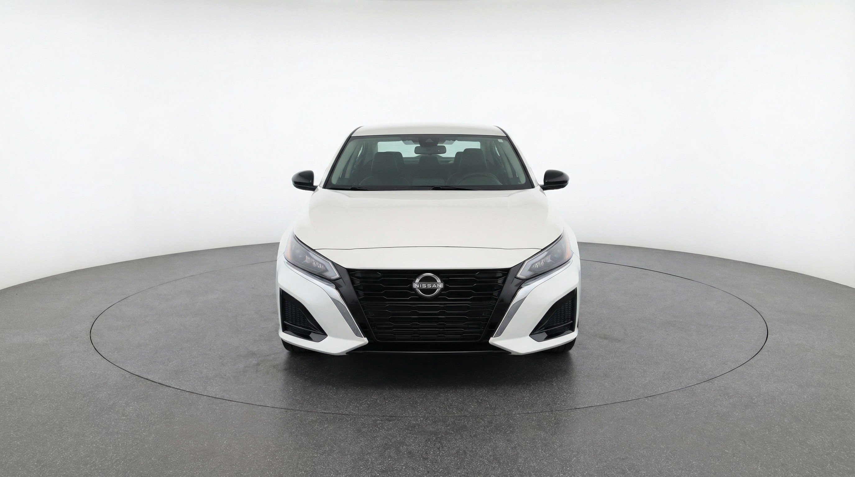 Used 2025 Nissan Altima 2.5 SV FWD image 2