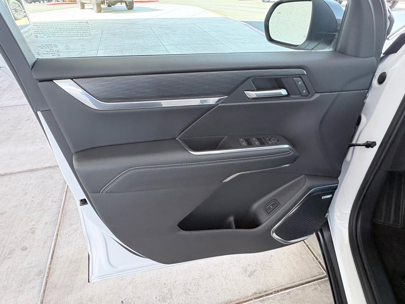 Used 2025 GMC Acadia Elevation image 16