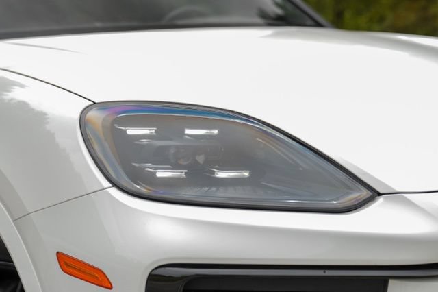 Used 2024 Porsche Cayenne AWD/4WD image 8