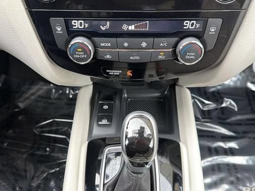 Used 2022 Nissan Rogue Sport SL AWD/4WD image 15