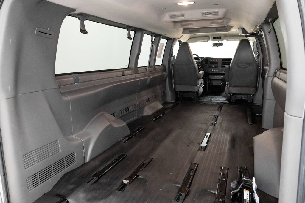 Used 2022 Chevrolet Express 3500 LS RWD image 17