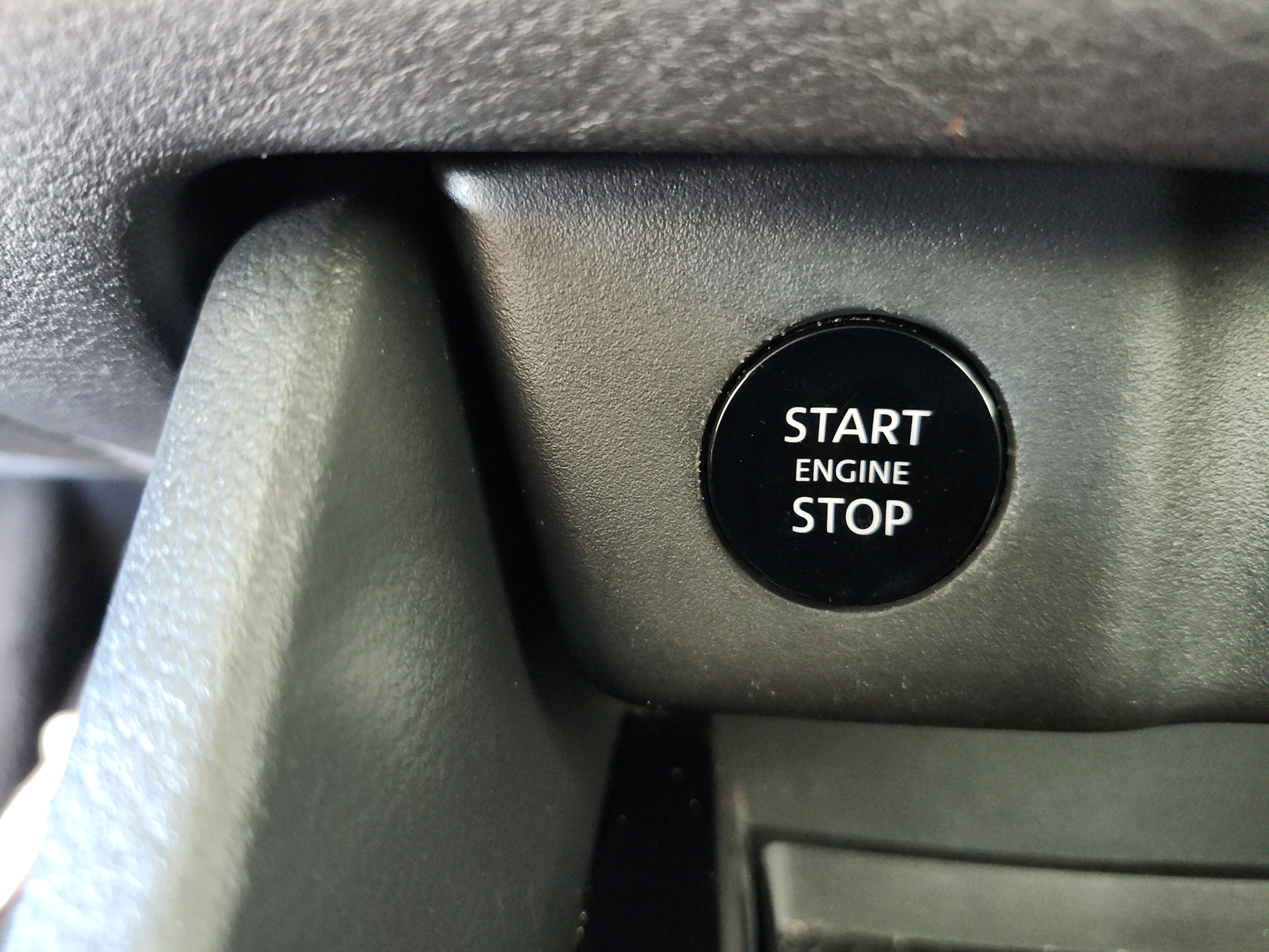 Used 2024 Nissan Rogue S FWD image 27