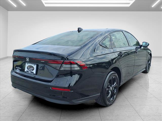 Used 2025 Honda Accord SE image 10