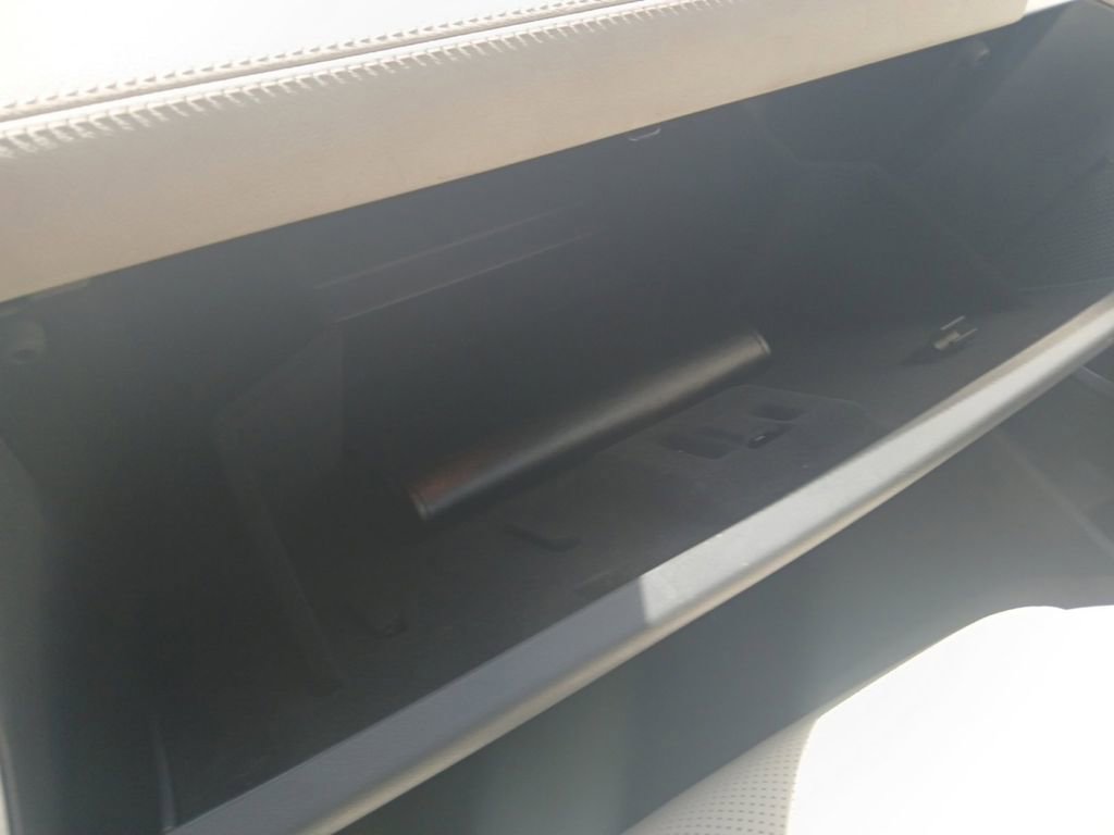 Used 2020 Jaguar E-PACE SE image 28