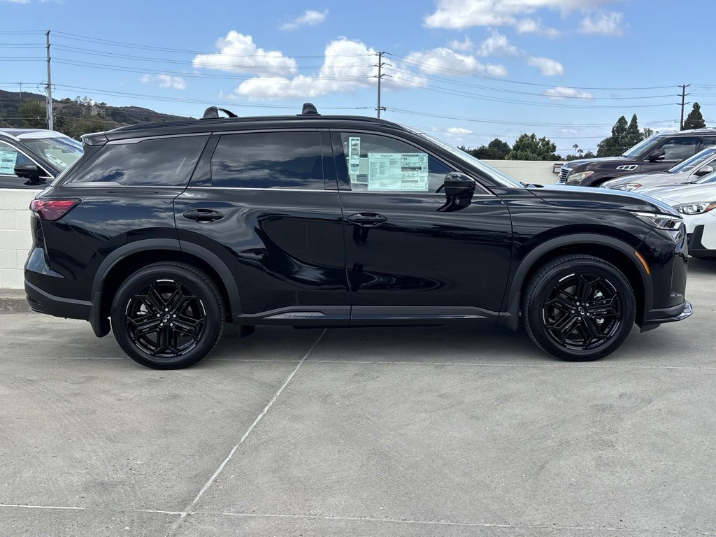 New 2026 INFINITI QX60 Luxe image 2