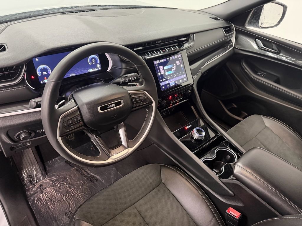 Used 2023 Jeep Grand Cherokee Altitude image 12