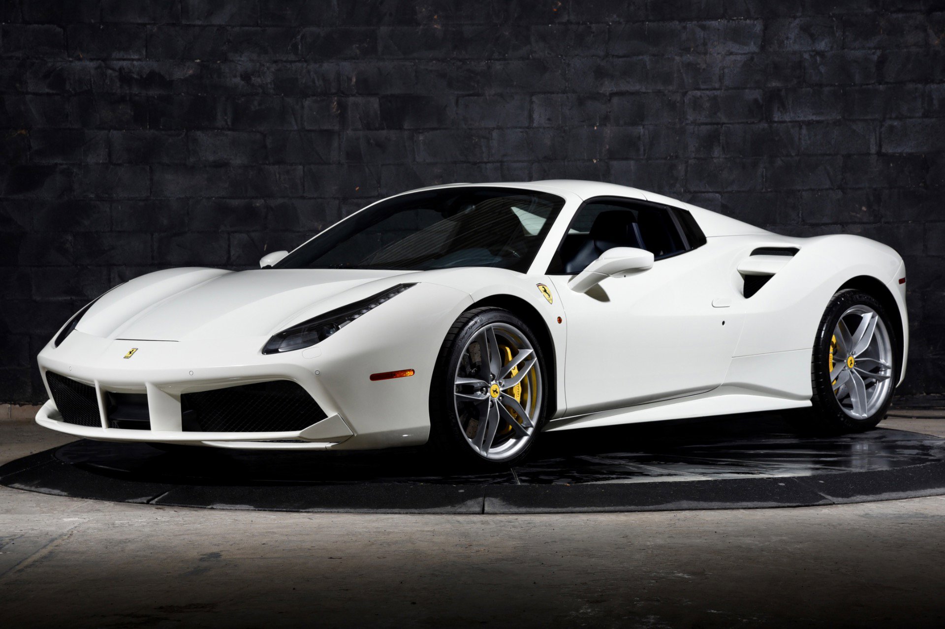 Used 2018 Ferrari 488 Spider image 29