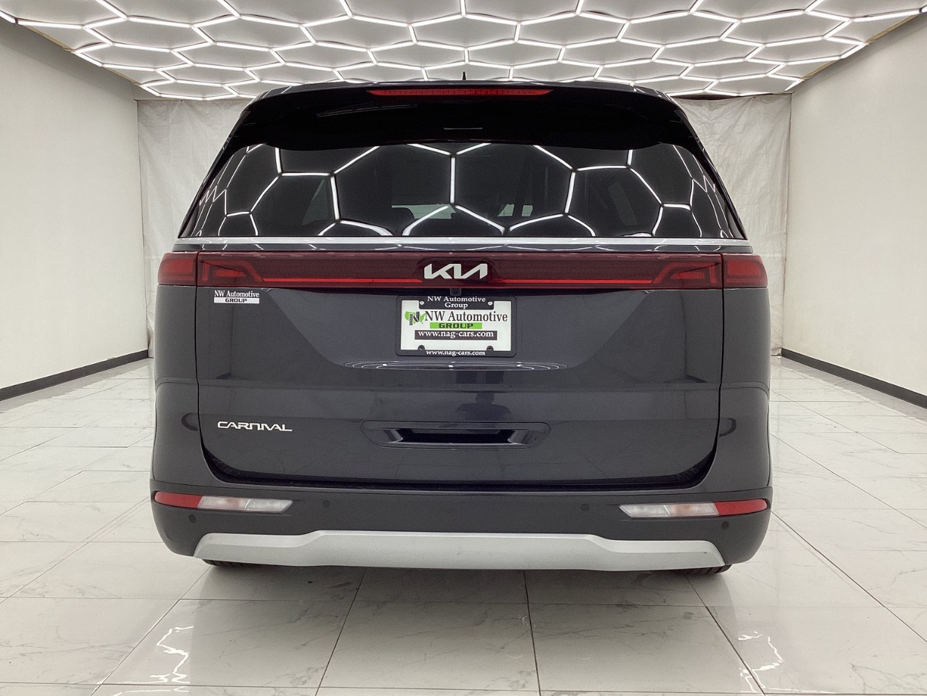 Used 2024 Kia Carnival LX FWD image 10