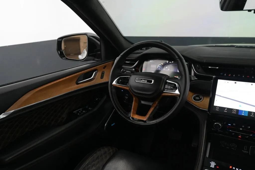 Used 2022 Jeep Grand Cherokee Summit AWD/4WD image 43