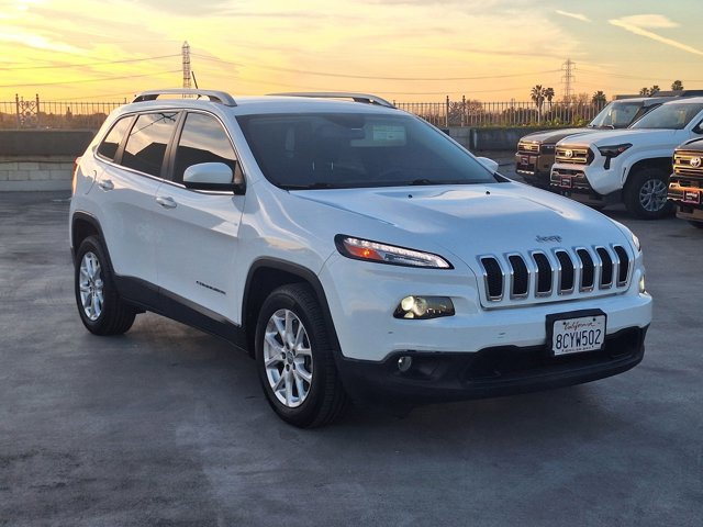 Used 2018 Jeep Cherokee Latitude FWD image 3