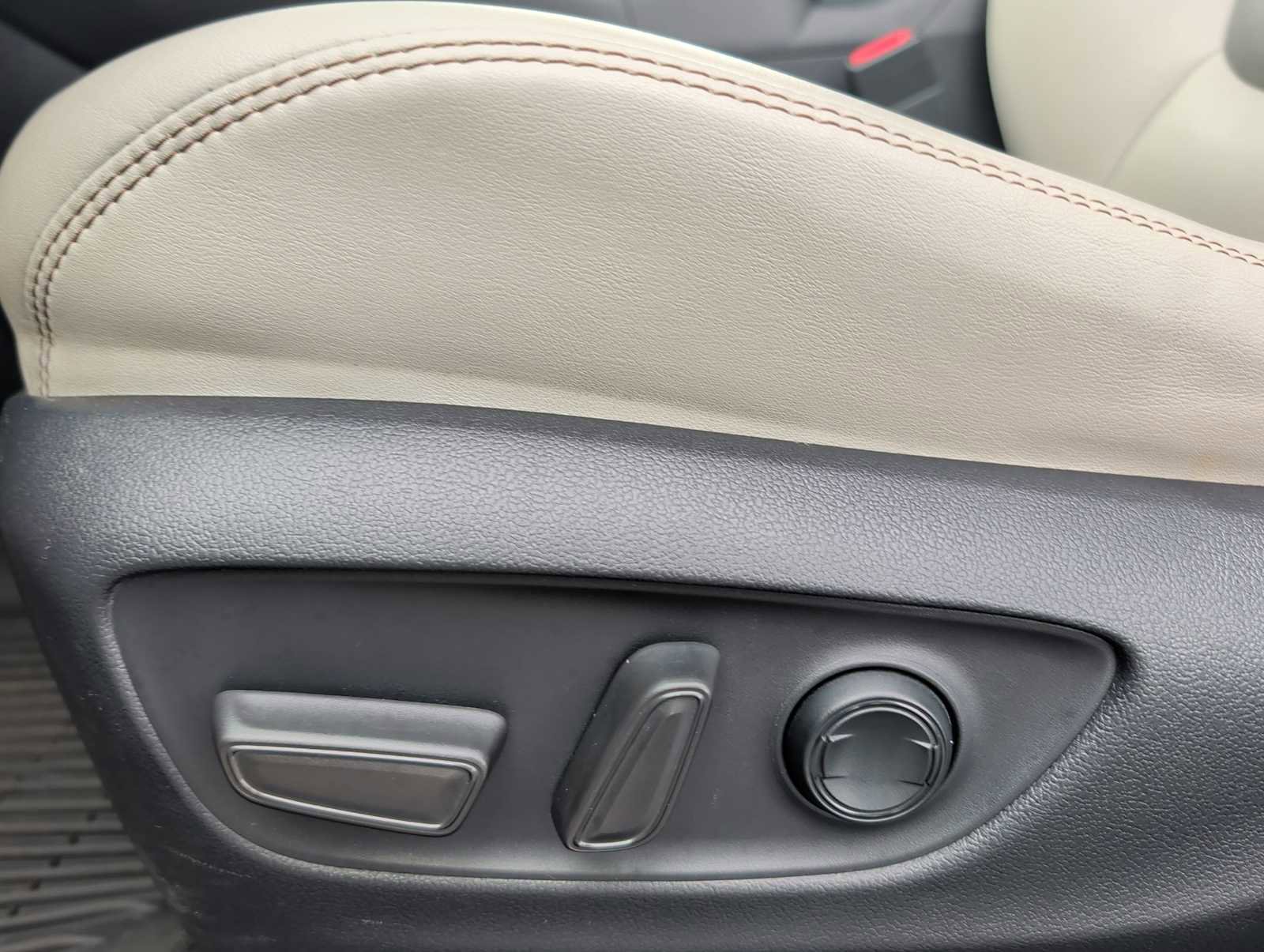 Used 2020 Toyota RAV4 Limited image 14