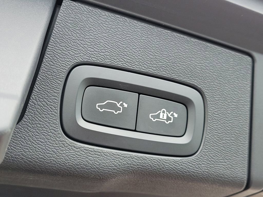 Used 2018 Volvo XC60 T5 Inscription w/ Convenience Package image 9