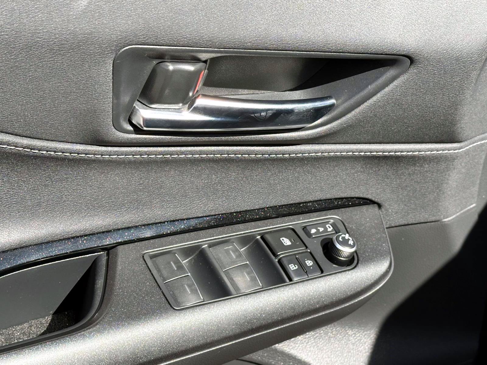 Certified 2023 Toyota Venza LE AWD/4WD image 10