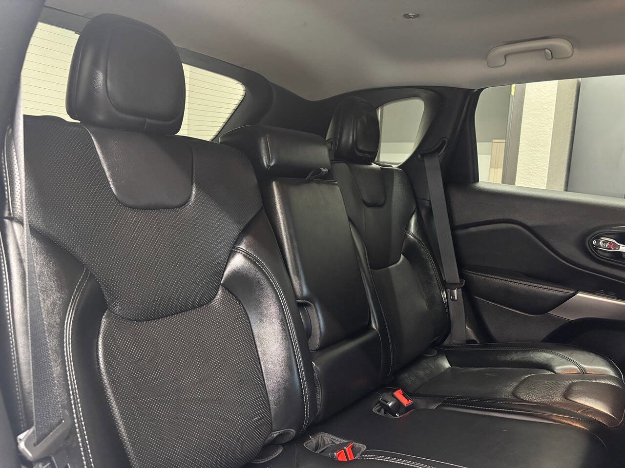 Used 2021 Jeep Cherokee Latitude Lux AWD/4WD image 23