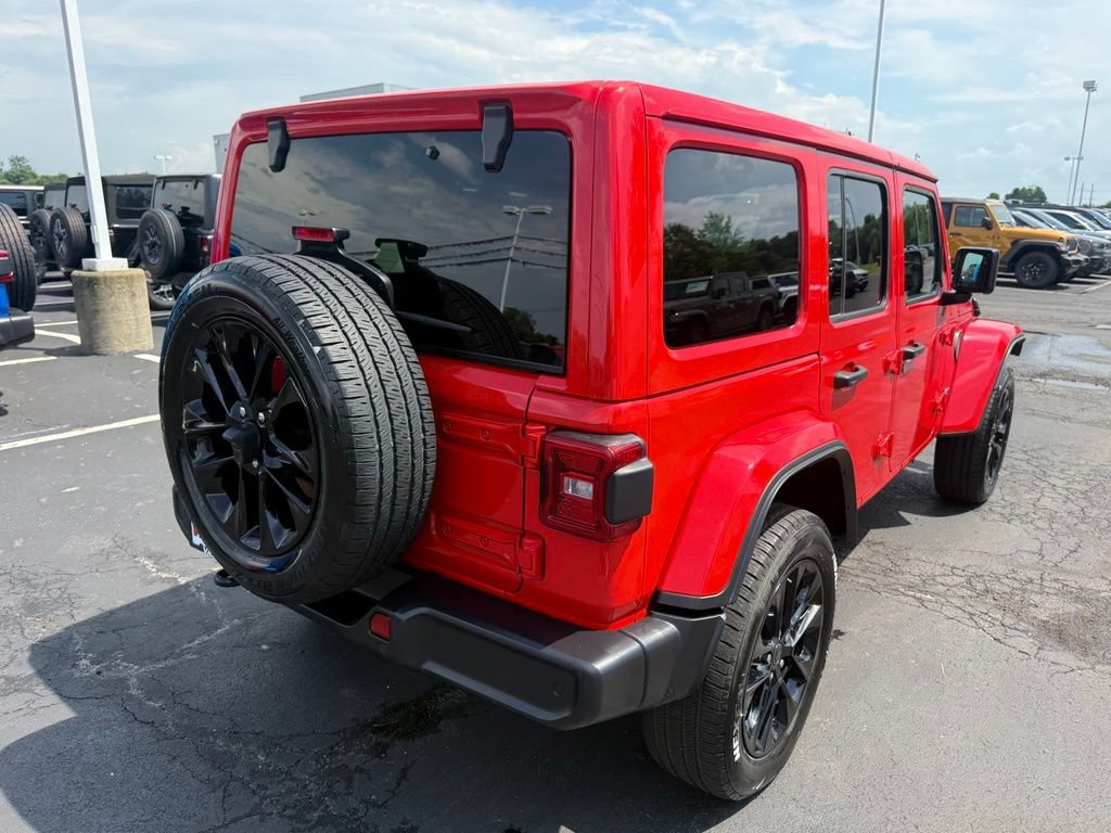 Used 2025 Jeep Wrangler Unlimited Sahara w/ Safety Group AWD/4WD image 3