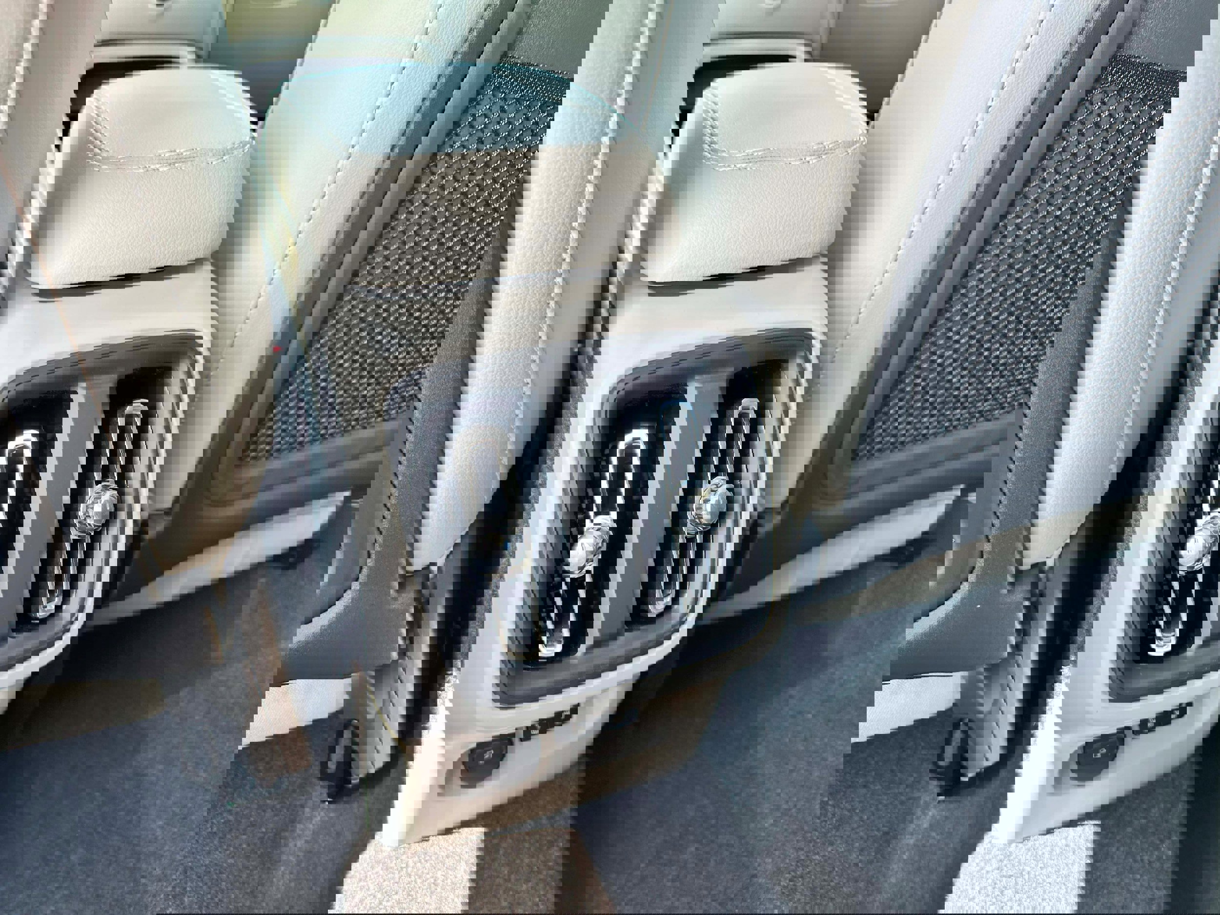 New 2026 Volvo XC40 B5 Plus w/ Protection Package Premier image 13