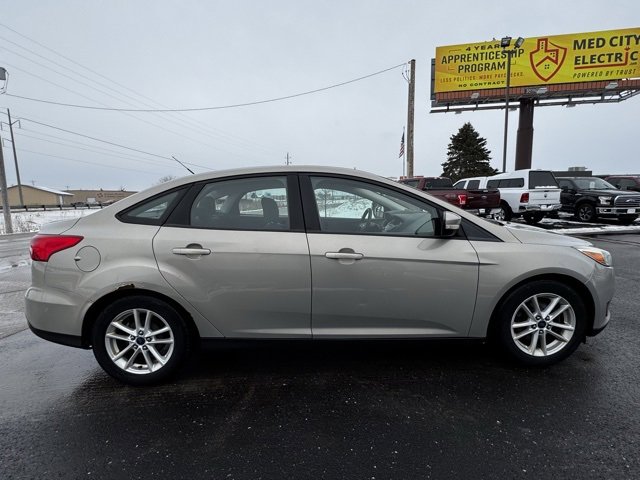 Used 2015 Ford Focus SE image 32