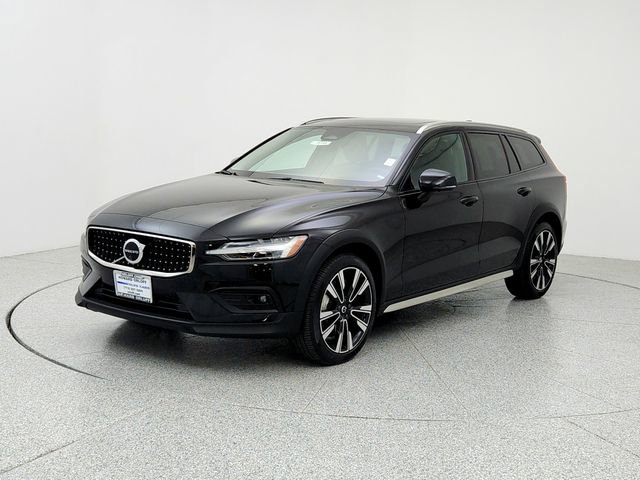 Certified 2024 Volvo V60 B5 Cross Country Ultimate w/ Protection Package Premier