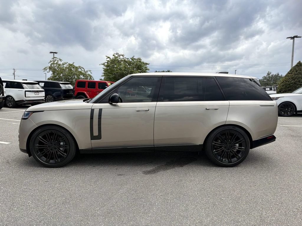 New 2026 Land Rover Range Rover Long Wheelbase SE AWD/4WD image 2