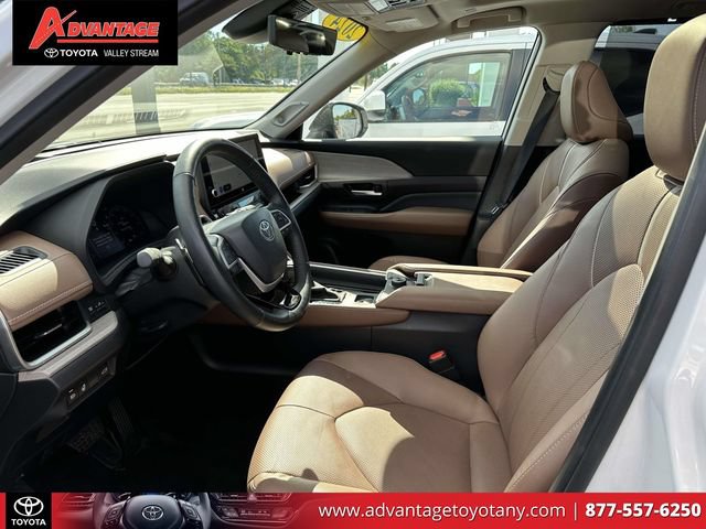 Used 2024 Toyota Grand Highlander AWD image 21