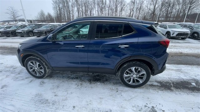 Certified 2022 Buick Encore GX Select w/ Advanced Technology Package image 5