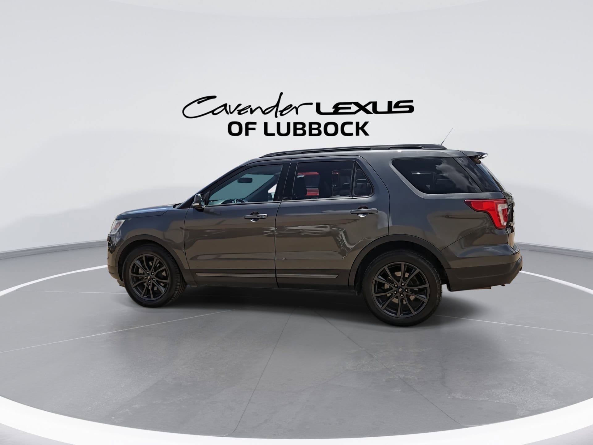 Used 2018 Ford Explorer XLT w/ Equipment Group 202A FWD image 6