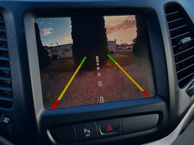 Used 2018 Jeep Cherokee Trailhawk image 15