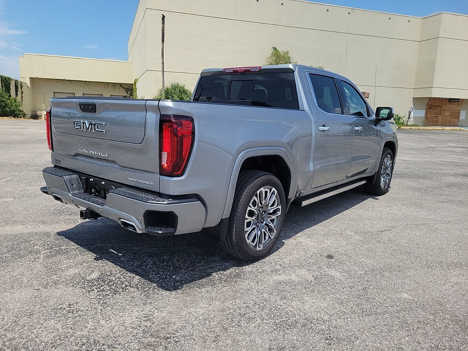 Used 2026 GMC Sierra 1500 Denali Ultimate AWD/4WD image 5