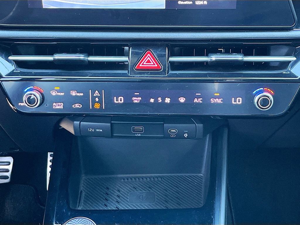 Certified 2023 Kia Niro EX Touring image 16