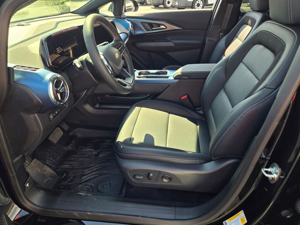 New 2026 Chevrolet Equinox EV LT AWD/4WD image 15