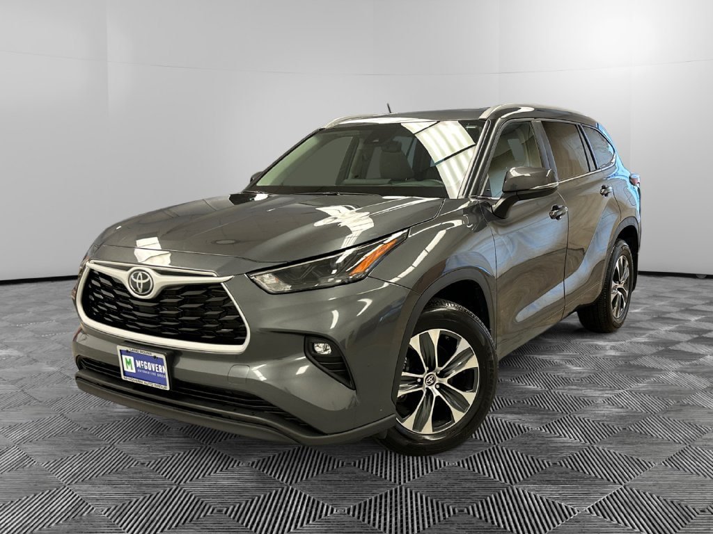 Used 2025 Toyota Highlander XLE