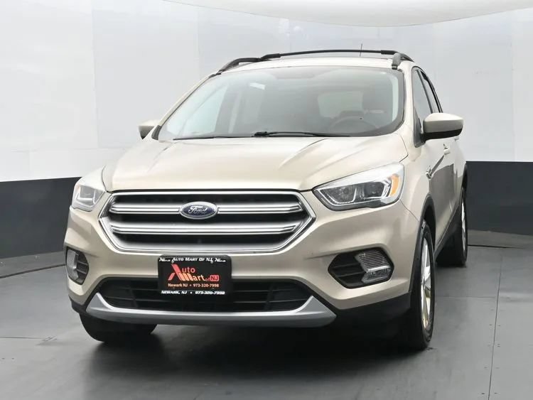 Used 2017 Ford Escape SE w/ Equipment Group 201A AWD/4WD image 1