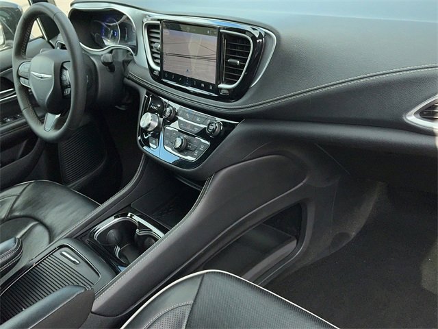 Used 2025 Chrysler Pacifica Limited image 22