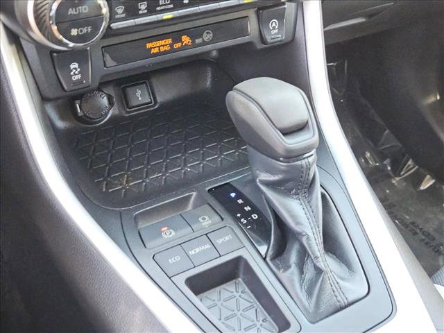 Used 2020 Toyota RAV4 XLE w/ Carpet Mat Package FWD image 17