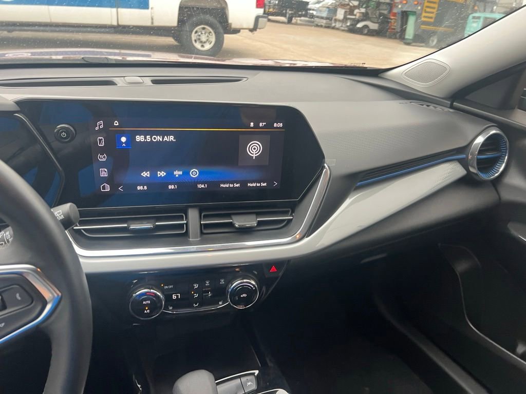 Used 2025 Chevrolet Trax LT w/ LT Convenience Package FWD image 13