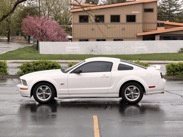 Used 2006 Ford Mustang GT RWD image 8