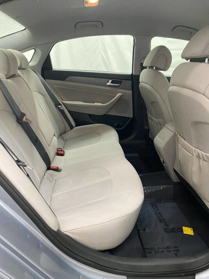 Used 2015 Hyundai Sonata SE w/ Option Group 09 FWD image 12