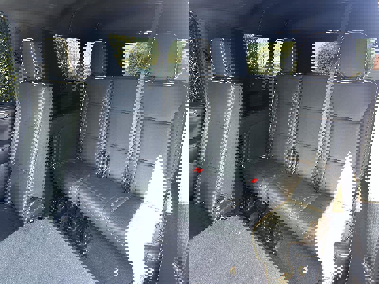 Used 2022 GMC Yukon XL SLT w/ SLT Luxury Package image 32