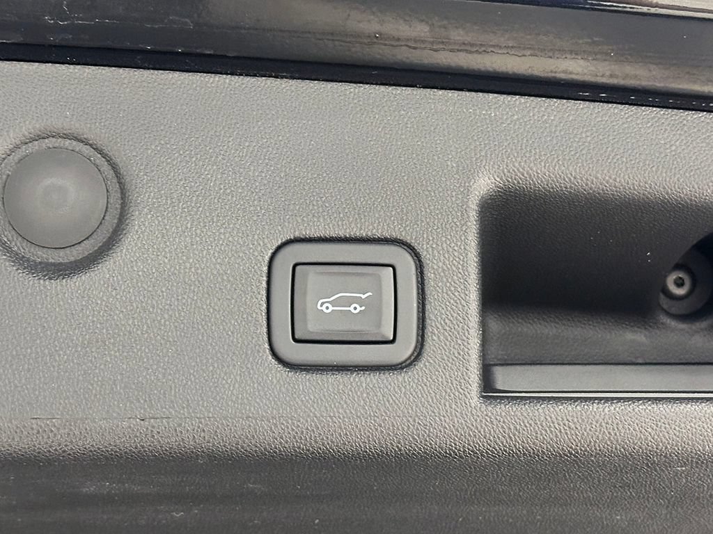 Used 2023 Chevrolet Equinox LT AWD/4WD image 13