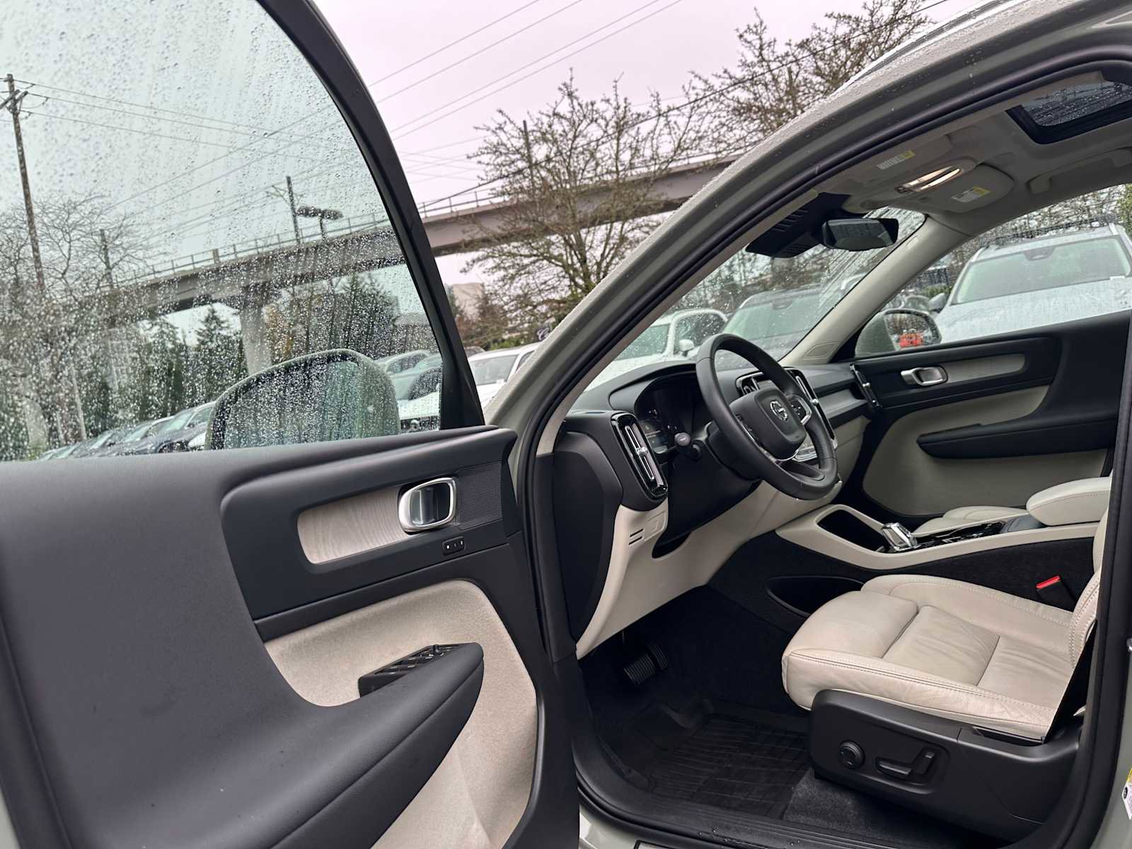 Certified 2023 Volvo XC40 B5 Plus w/ Protection Package Premier image 20