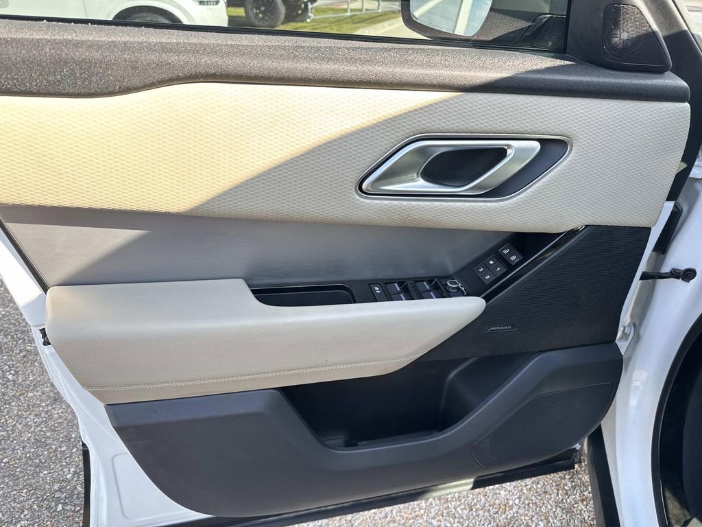 Used 2021 Land Rover Range Rover Velar R-Dynamic S image 21