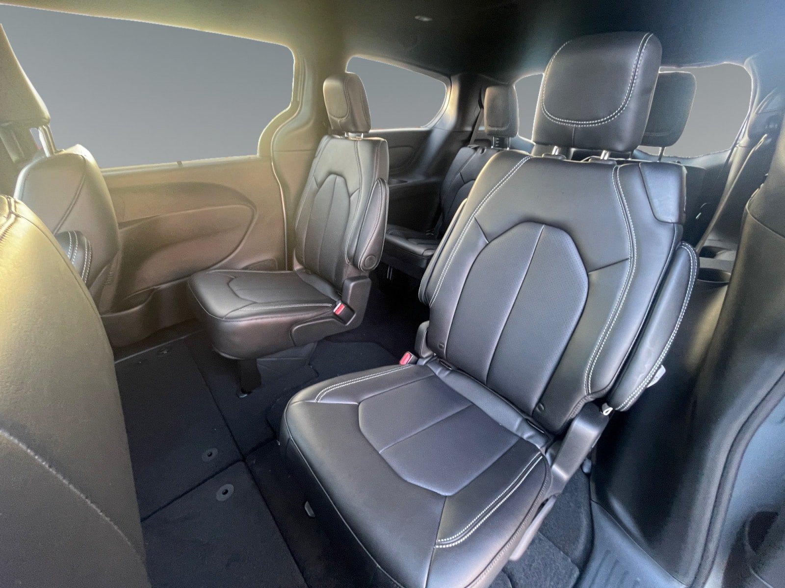 New 2026 Chrysler Pacifica Select w/ S Appearance Package FWD image 13