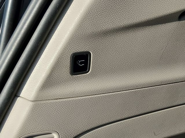Used 2023 Chrysler Pacifica Limited FWD image 16