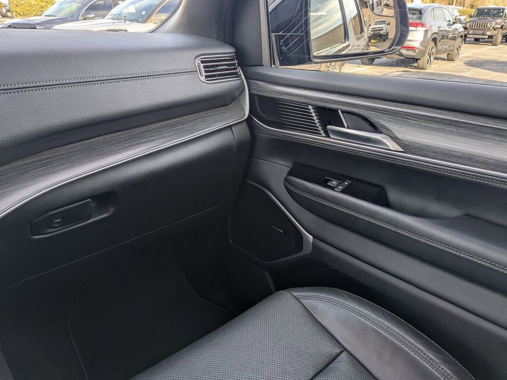 Used 2024 Jeep Wagoneer Series III image 18