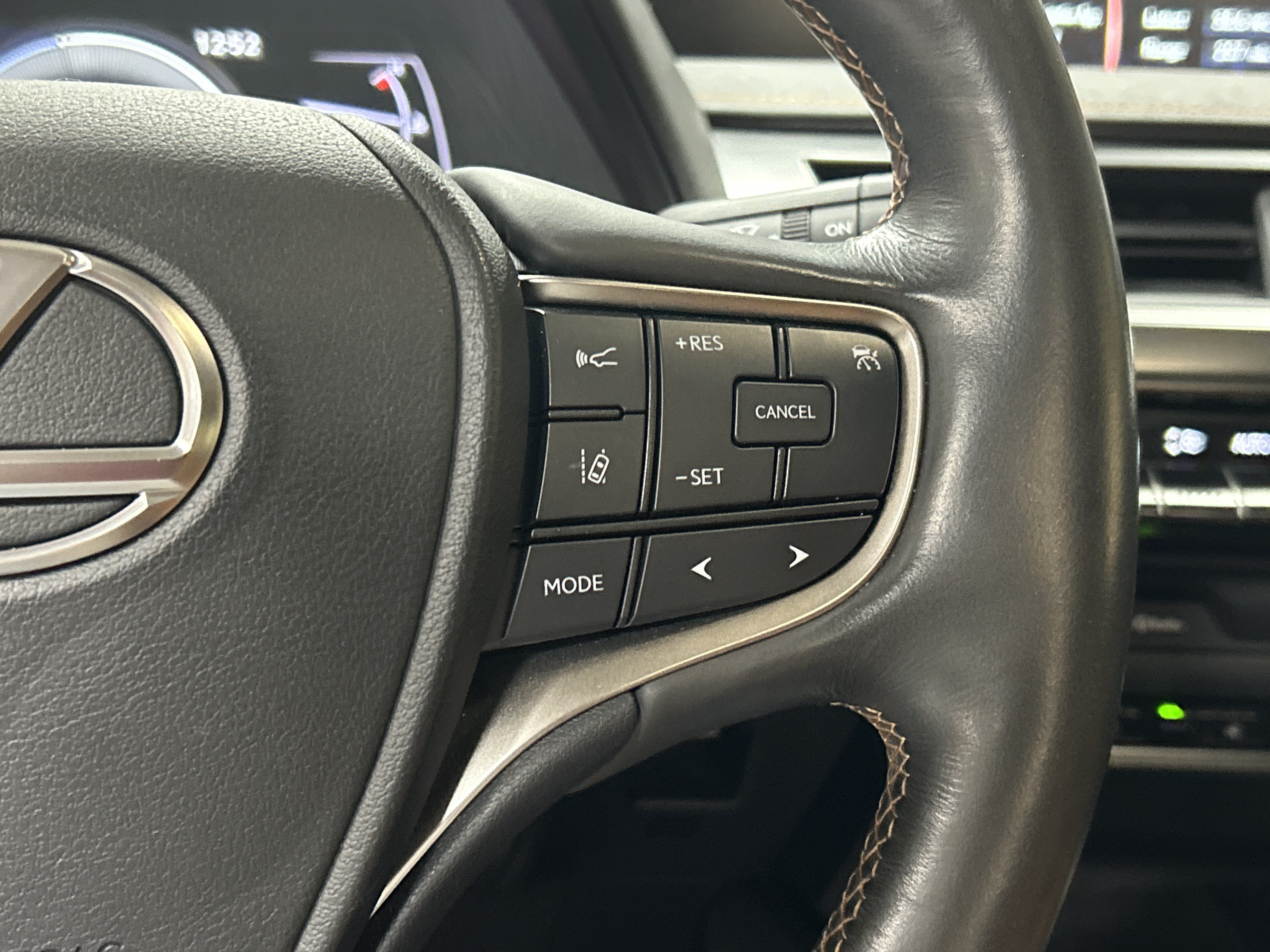 Used 2020 Lexus UX 250h w/ Premium Package AWD/4WD image 20