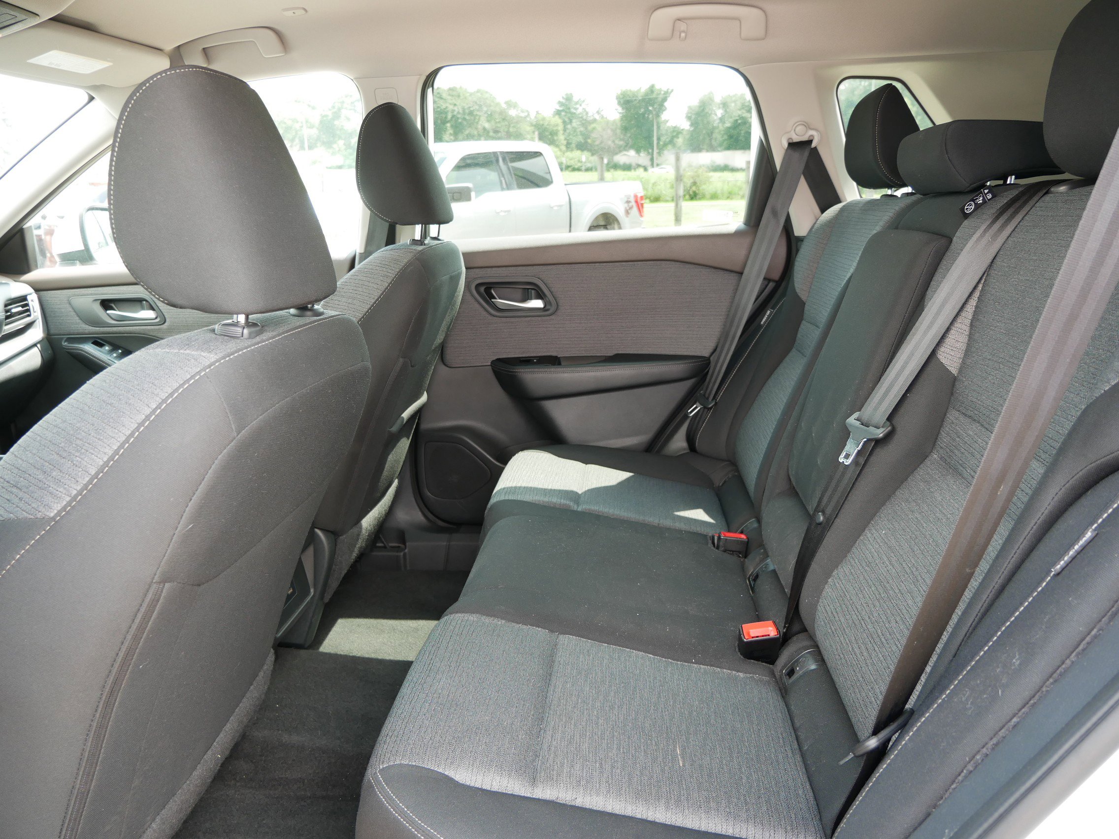 Used 2023 Nissan Rogue SV image 7